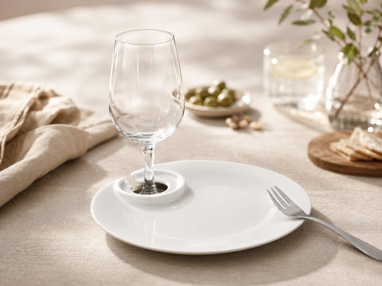 Assiette &agrave; cocktail (avec encoche pour verre)
